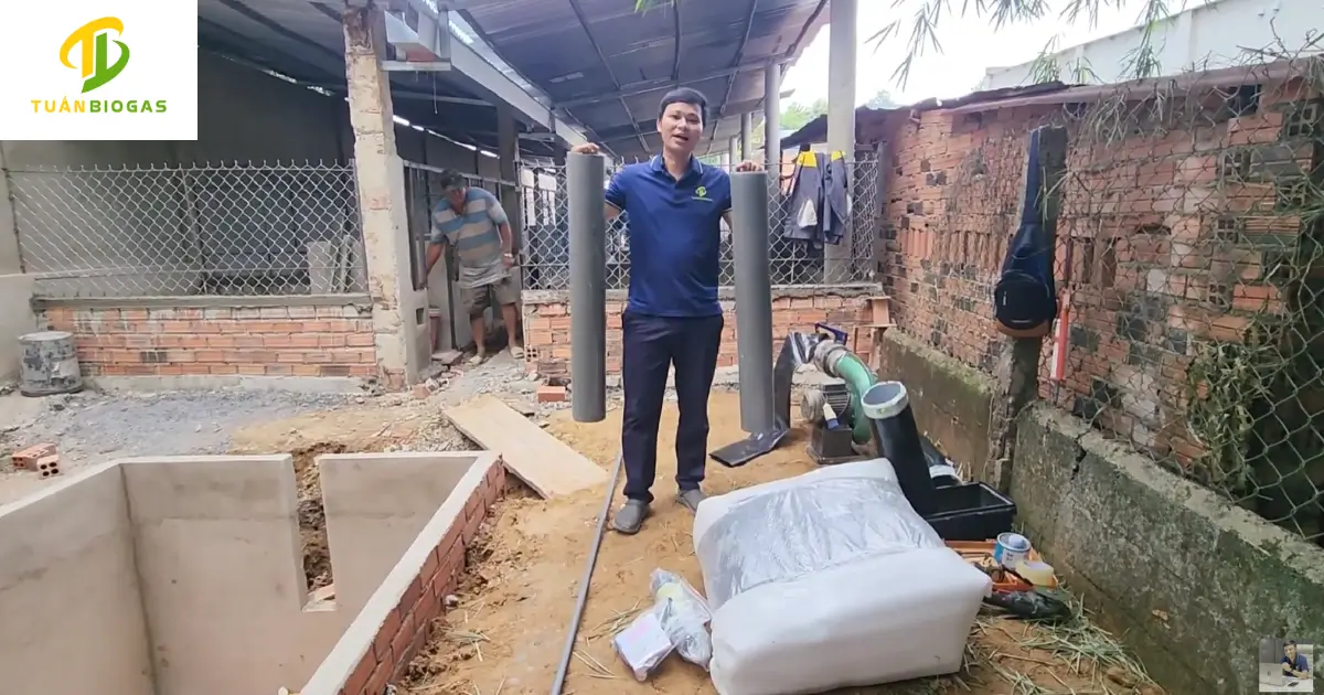 Ống PVC và keo dán cần chuẩn bị thêm khi lắp đặt túi biogas 70 khối