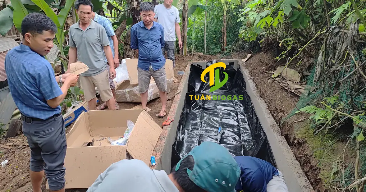 Tuấn Biogas cùng tổ chức Blue Dragon tấp huấn lắp túi biogas