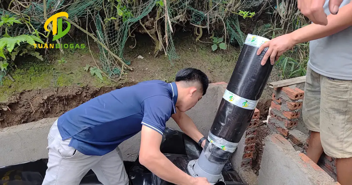 Tuấn Biogas cùng tổ chức Blue Dragon tấp huấn lắp túi biogas