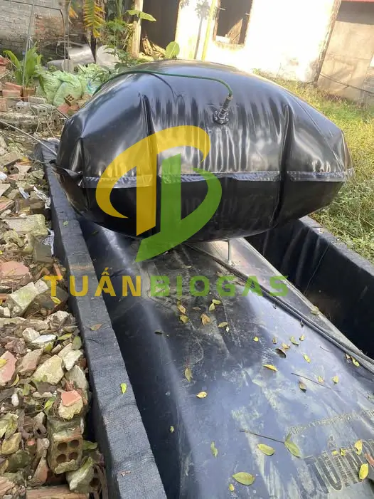 Túi trữ khí biogas kết nối với túi xử lý để kéo dài thời gian đun nấu
