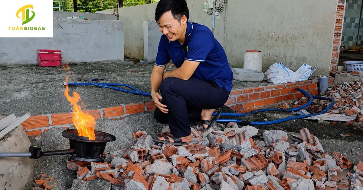 Cắt bỏ chuôi kim phun cũ của bếp gas công nghiệp để gắn ống sắt 21