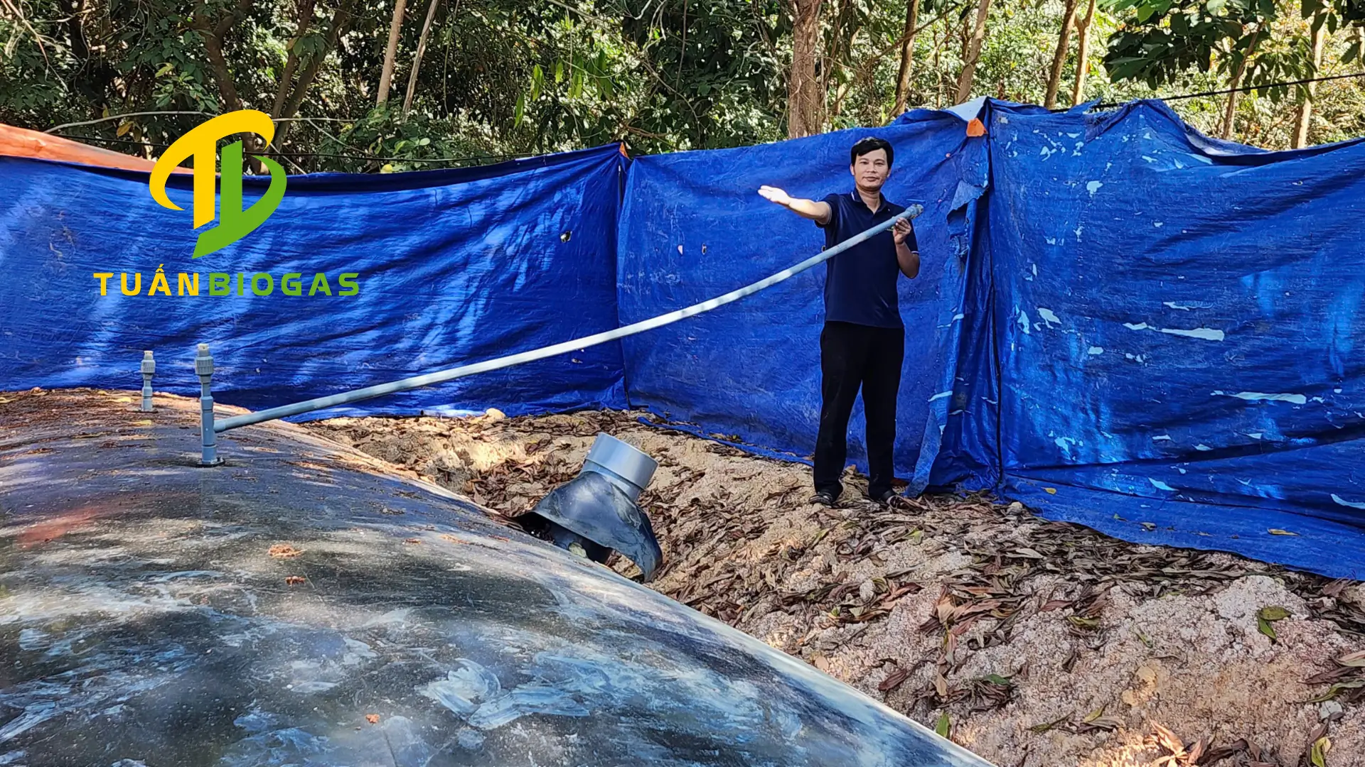 Ống cứng nguyên khối được nối trực tiếp từ lỗ thu khí túi biogas