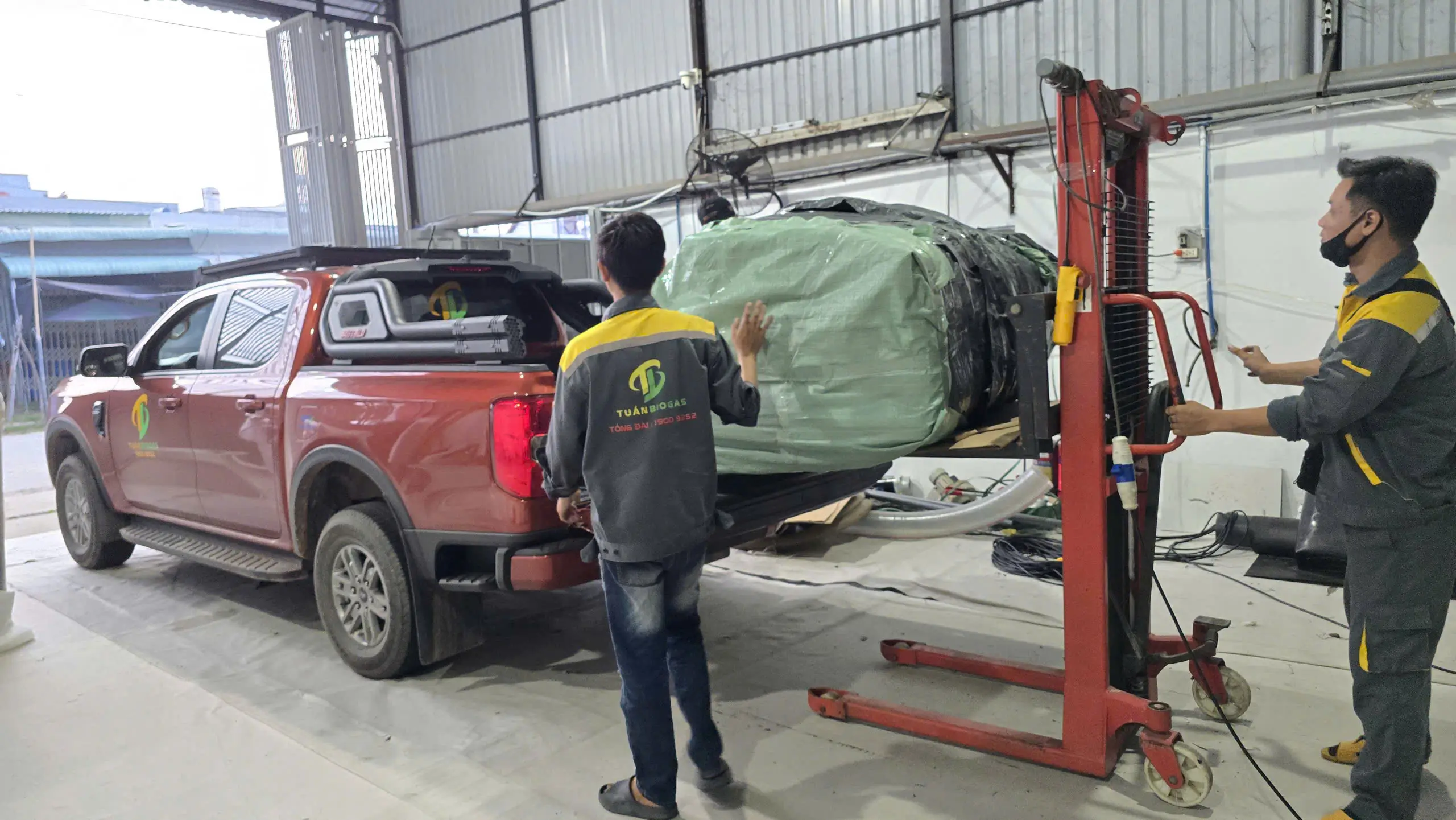 Trọng lượng túi biogas trang trại nặng hơn nhiều so với túi biogas nông hộ
